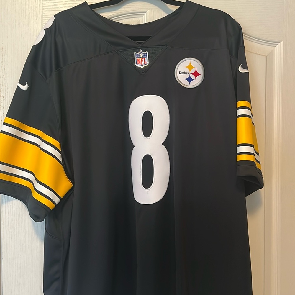 Kenny Pickett Steelers jersey. On field embroiled numbers and name